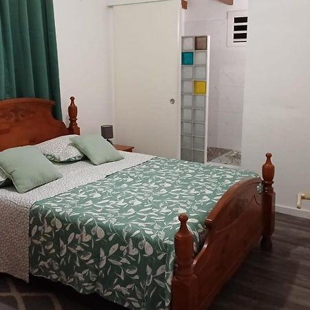 Apartamento Chez Lucile Et Gilbert Bouillante Exterior foto