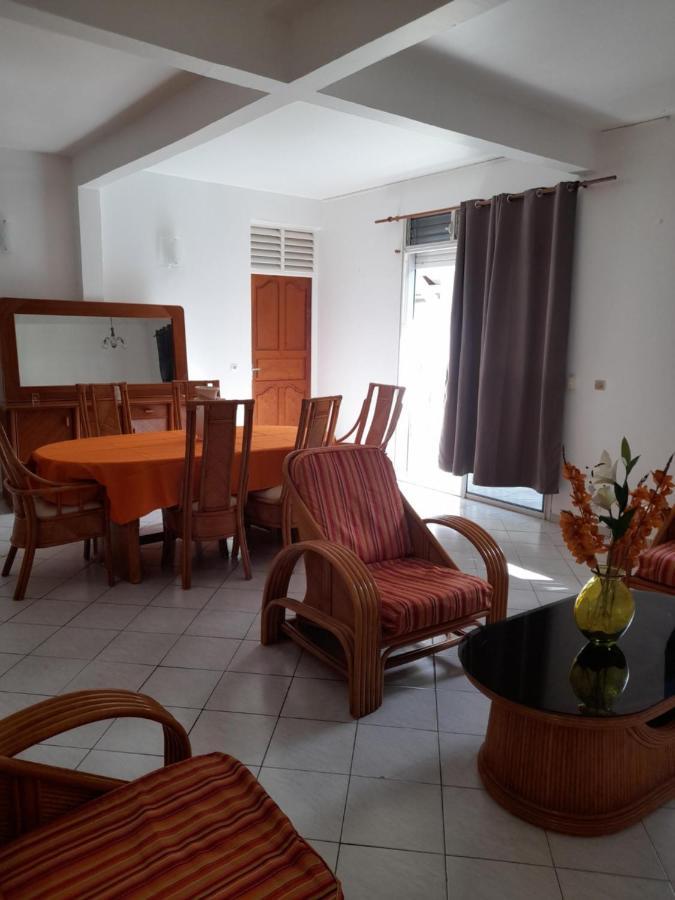 Apartamento Chez Lucile Et Gilbert Bouillante Exterior foto