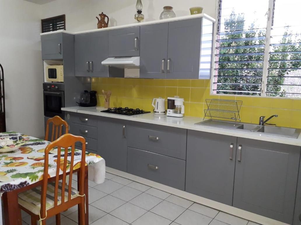 Apartamento Chez Lucile Et Gilbert Bouillante Exterior foto